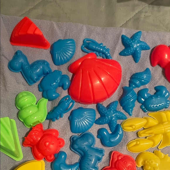Beach Fun Set with Molds - Picture 2 of 5